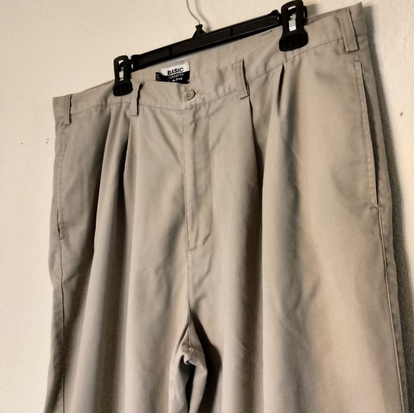 3/$12💥 BASIC CONCEPTS Mens khaki pleated dress pants - Picture 2 of 5